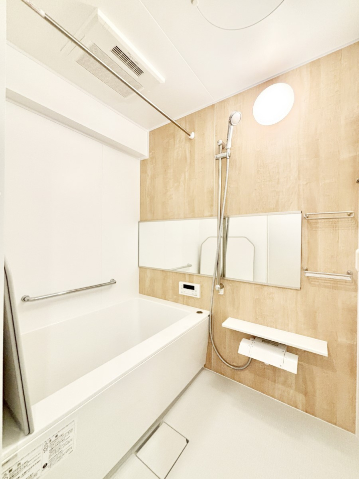 ���� ����̔�������Ă���閾�邢�������̂���o�X���[��