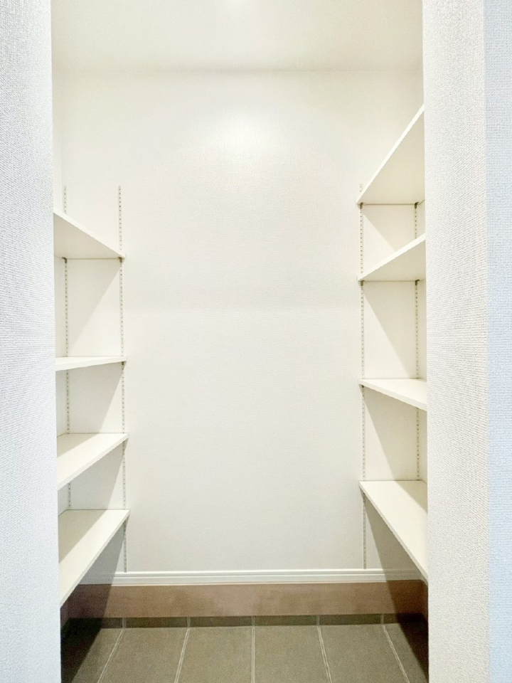 ���[ �����Ղ�̎��[�X�y�[�X�ŉ��K�ɕ�点���� 