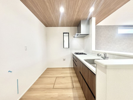 �L�b�`�� ��Ƃ肠��L�b�`���ł͂��Ƒ��Ɗy�������������ł��܂��B