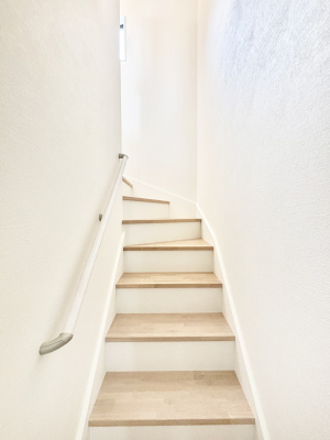 ���̑� ���Ƒ��Ԃ̃R�~���j�P�[�V�������[�܂郊�r���O�C���K�i���̗p