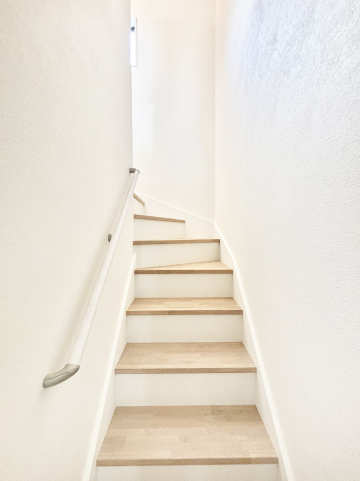 ���̑� ���Ƒ��Ԃ̃R�~���j�P�[�V�������[�܂郊�r���O�C���K�i���̗p