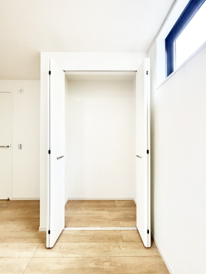 ���[ ��������ߗނ�ו��Ȃǂ̎��[�ɕ֗��ȃN���[�[�b�g�t���ł��B