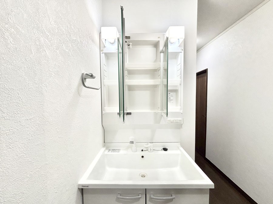 ���̑����� �O�ʋ��̗��ɁA���ϕi��q���p�i�Ȃǂ����[�\�B���ʑ����������ƕۂ��܂��I