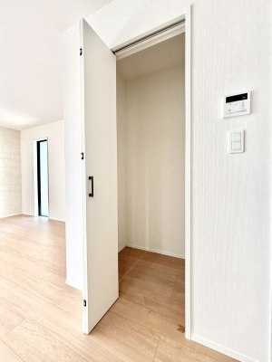 ���̑����� �L�b�`���ɂ̓p���g���[�I�H�ނ̃X�g�b�N�͂������A���p�i�̎��[�Ȃǎg�����͂��낢��I