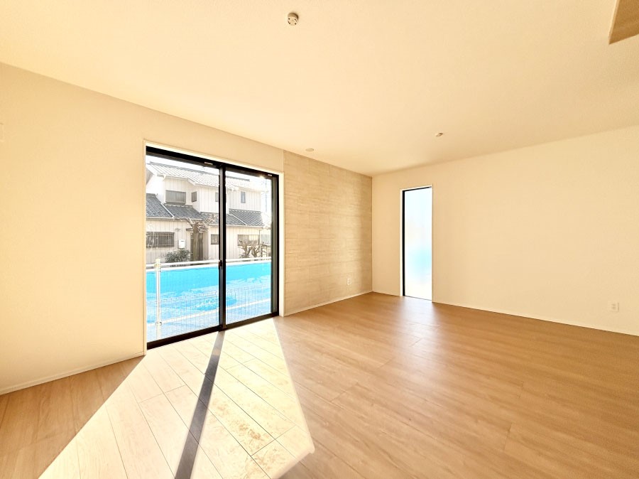 ���̑����� ���邢�z���������A�����̕��͋C�ɖ��������_�C�j���O�B   