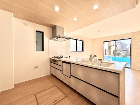 �L�b�`�� ��Ƃ肠��L�b�`���ł͂��Ƒ��Ɗy�������������ł��܂��B