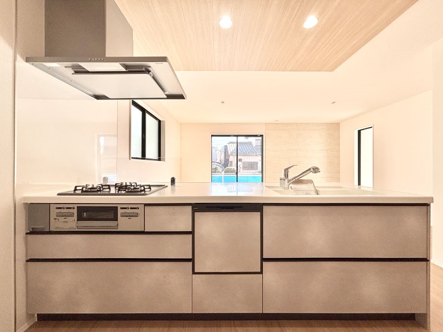 �L�b�`�� ���������Ȃ���ł����Ƒ��Ƃ̉�b���y���߂�ΖʃL�b�`��