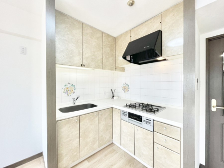 �L�b�`�� �������������I�ɁA�y�����I�V�X�e���L�b�`��