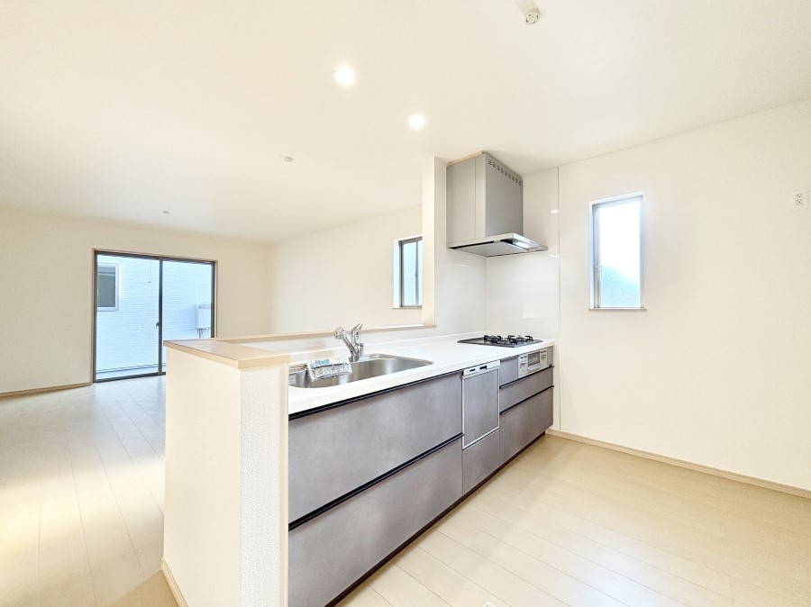 �L�b�`�� �u�₩�ȕ����ʂ蔲����L�b�`���B��������̂Ŗ��邭���C�ɂ��𗧂��܂��B