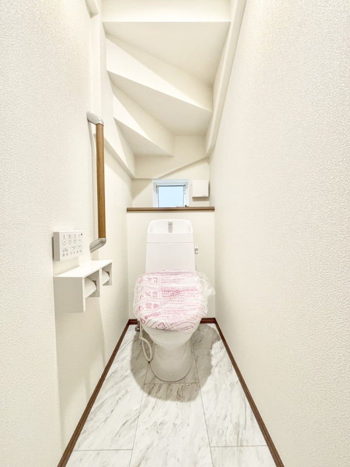 �g�C�� �g�C���͈��S�̂Q�ӏ��I���̃o�^�o�^������S�ł��B 