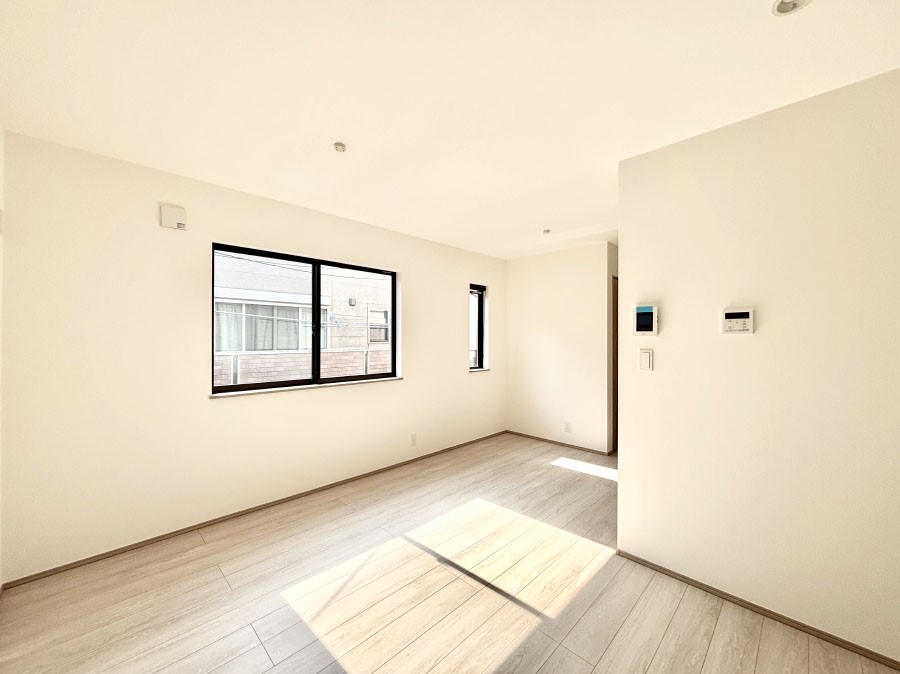 ���̑����� ���邢�z���������A�����̕��͋C�ɖ��������_�C�j���O�B   