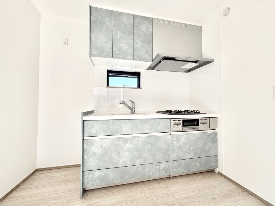 �L�b�`�� �u�₩�ȕ����ʂ蔲����L�b�`���B��������̂Ŗ��邭���C�ɂ��𗧂��܂��B