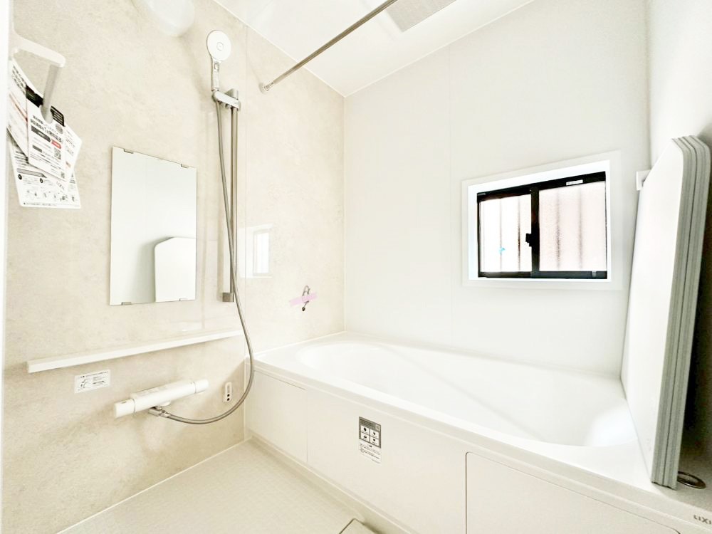 ���� ����̔�������Ă���閾�邢�������̂���o�X���[��